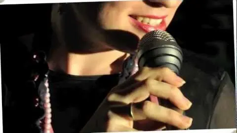 Video abspielen: Fly away
